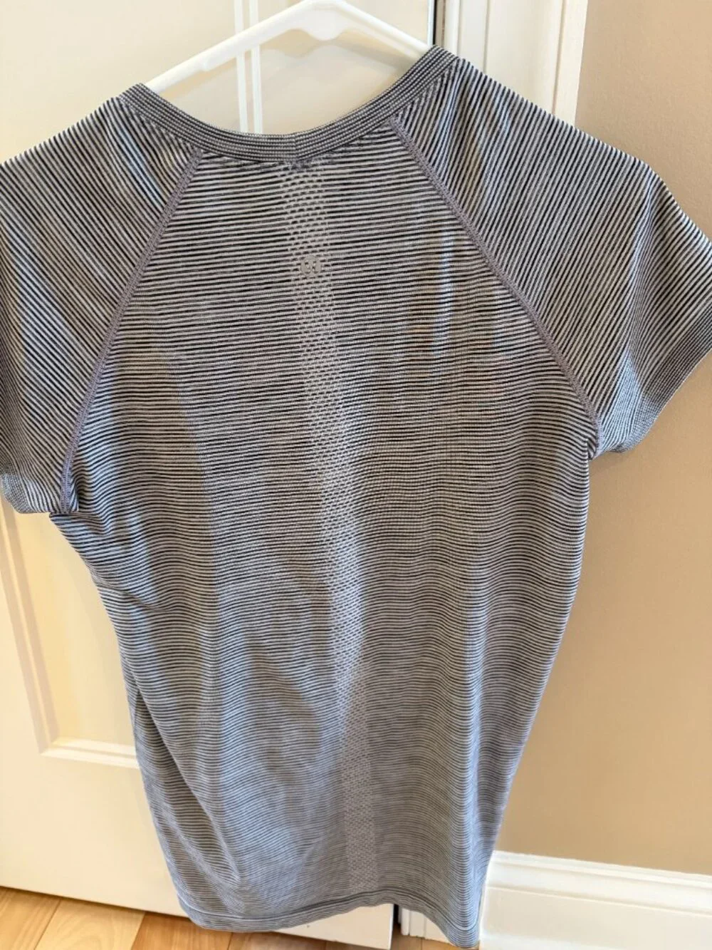 Lululemon Swiftly Tech Short Sleeve - Hip Length